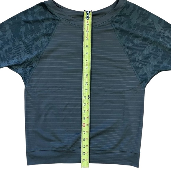 LULULEMON Long Sleeve Striped
Camouflage Run for Days Long Sleeve Shirt Medium - Picture 9 of 11